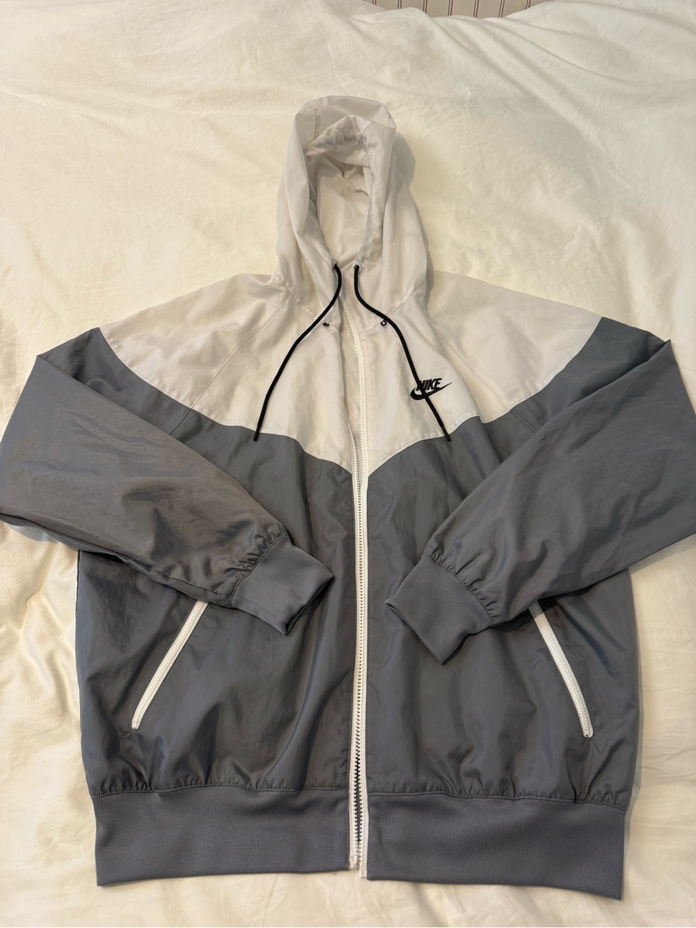Nike Men’s White and Gray Hooded Windbreaker Jacket